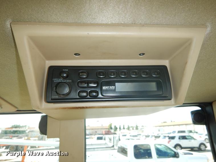 image for item DF1761 2001 John Deere 6310 MFWD tractor