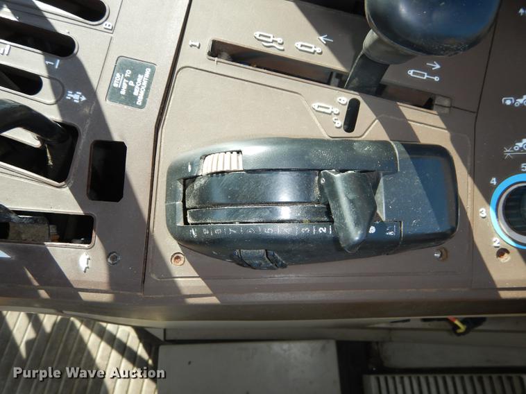 image for item DF1762 2001 John Deere 6310 MFWD tractor