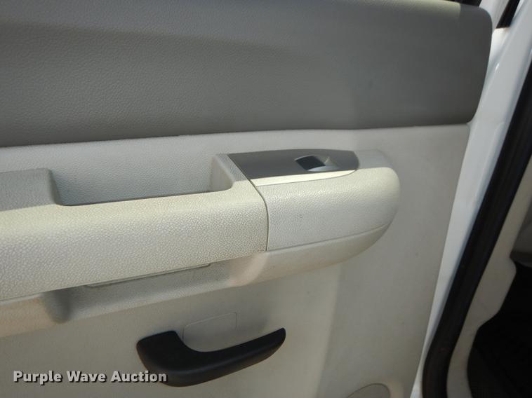 image for item DF1768 2012 Chevrolet Silverado 2500HD Crew Cab pickup truck