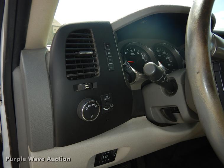 image for item DF1768 2012 Chevrolet Silverado 2500HD Crew Cab pickup truck