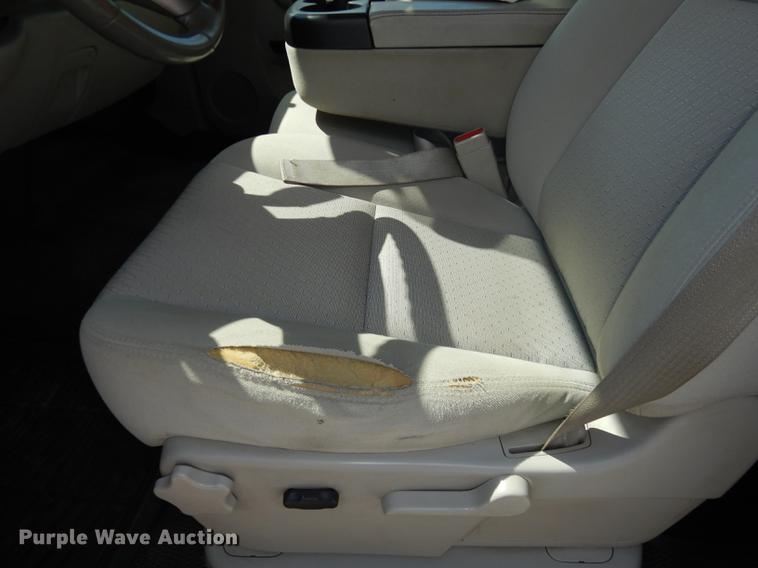 image for item DF1768 2012 Chevrolet Silverado 2500HD Crew Cab pickup truck