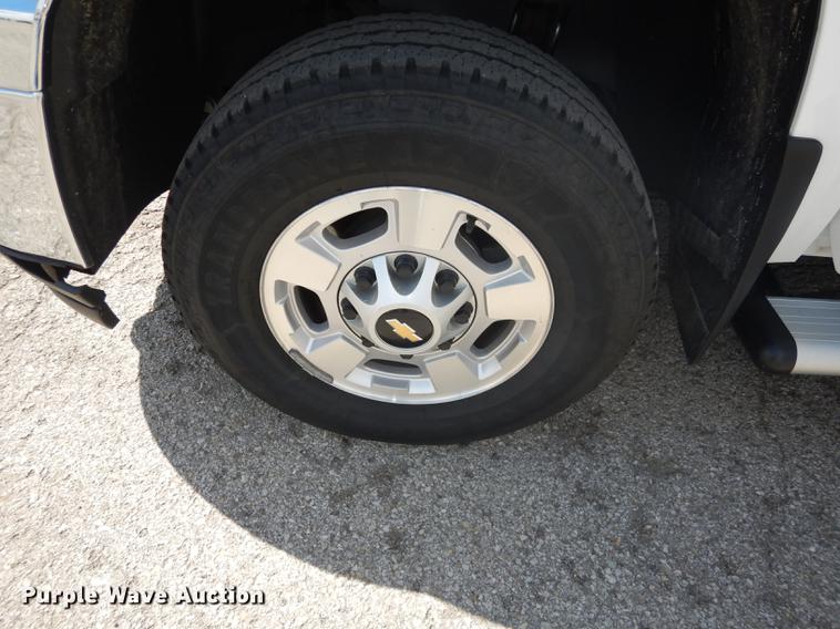 image for item DF1768 2012 Chevrolet Silverado 2500HD Crew Cab pickup truck