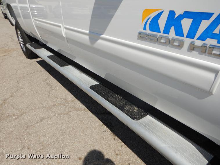 image for item DF1768 2012 Chevrolet Silverado 2500HD Crew Cab pickup truck