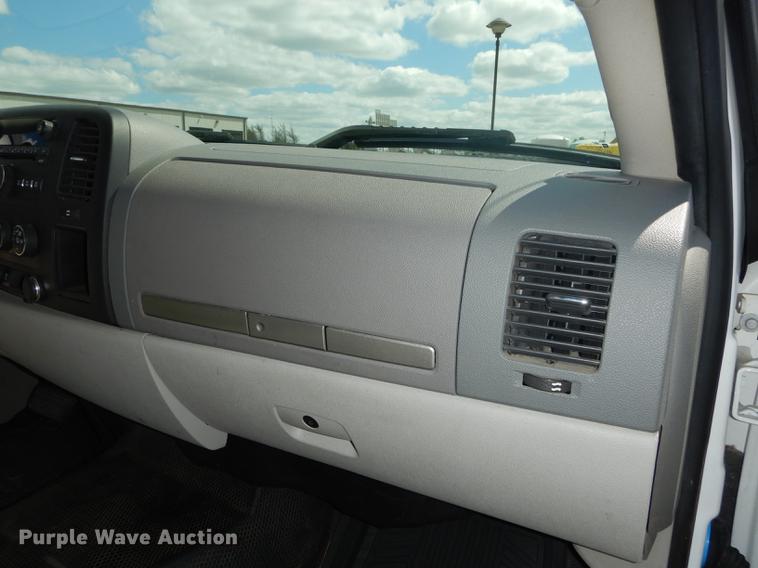 image for item DF1768 2012 Chevrolet Silverado 2500HD Crew Cab pickup truck