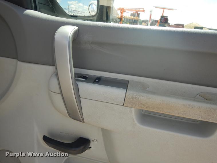 image for item DF1768 2012 Chevrolet Silverado 2500HD Crew Cab pickup truck