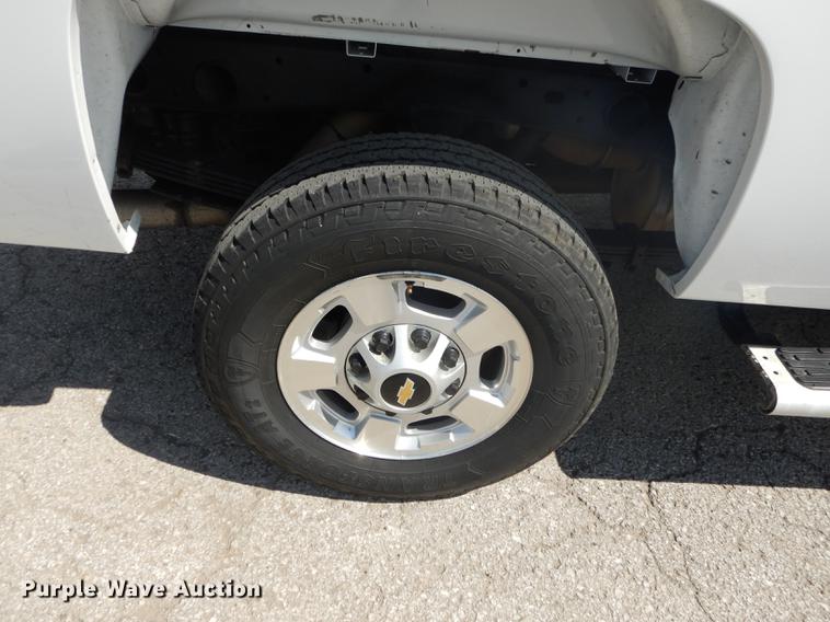 image for item DF1768 2012 Chevrolet Silverado 2500HD Crew Cab pickup truck