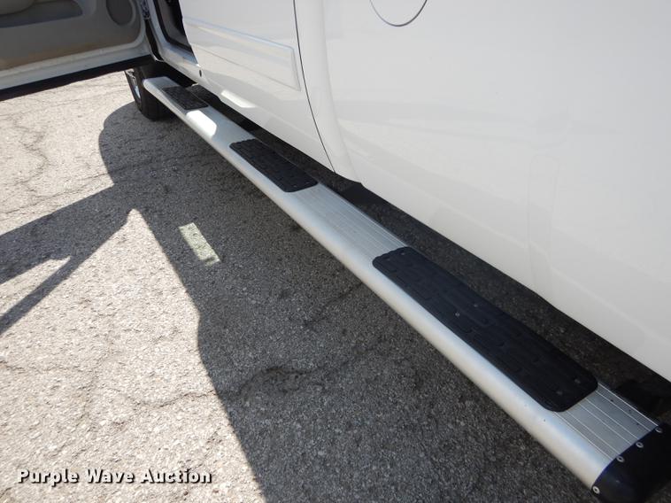 image for item DF1768 2012 Chevrolet Silverado 2500HD Crew Cab pickup truck