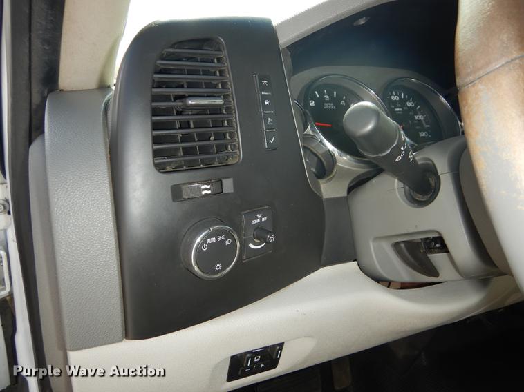 image for item DF1769 2012 Chevrolet Silverado 2500HD Crew Cab pickup truck