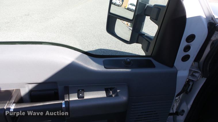 image for item DF4352 2011 Ford F250 Super Duty pickup truck