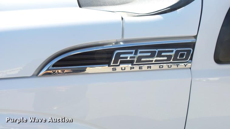 image for item DF4352 2011 Ford F250 Super Duty pickup truck