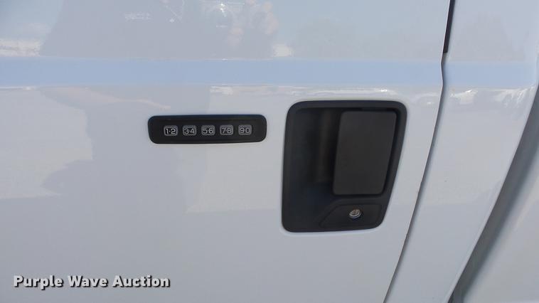 image for item DF4352 2011 Ford F250 Super Duty pickup truck