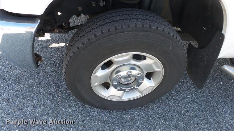 image for item DF4352 2011 Ford F250 Super Duty pickup truck
