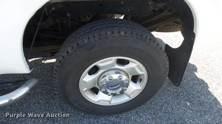 image for item DF4352 2011 Ford F250 Super Duty pickup truck