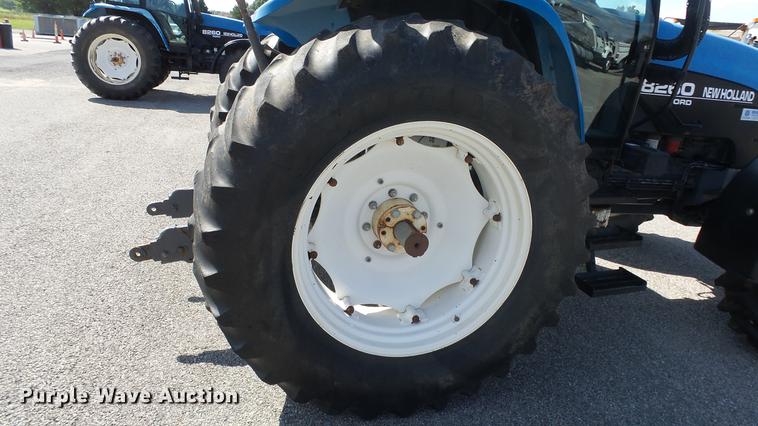 image for item DF4357 1998 New Holland 8260 MFWD tractor