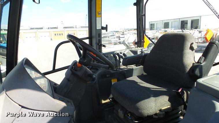 image for item DF4359 New Holland 8260 MFWD tractor