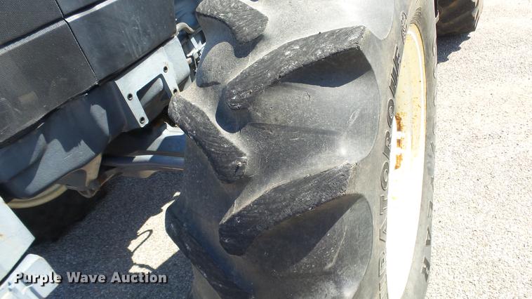 image for item DF4359 New Holland 8260 MFWD tractor