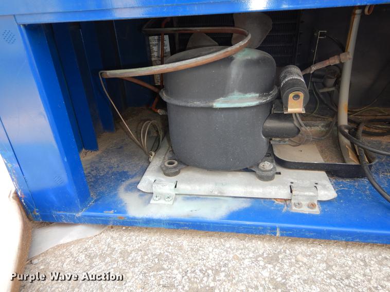 image for item EM9686 RC Cola vending machine