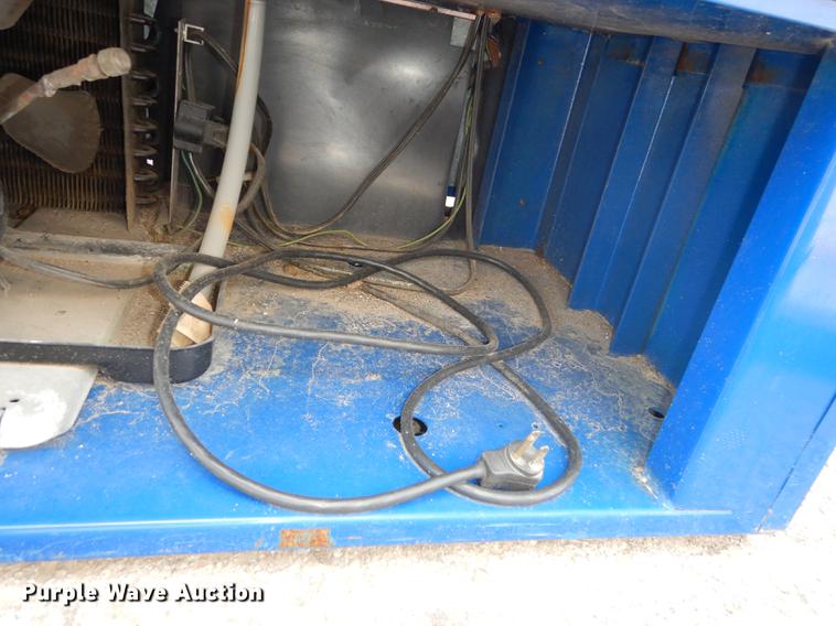 image for item EM9686 RC Cola vending machine