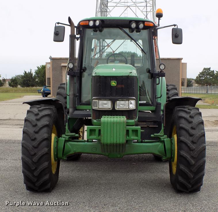 image for item FQ9006 2005 John Deere 7220 MFWD tractor