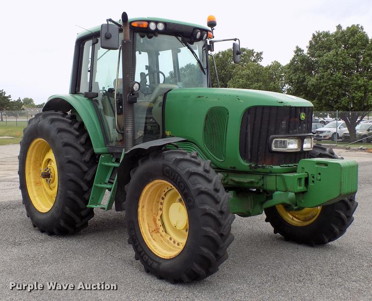 image for item FQ9006 2005 John Deere 7220 MFWD tractor