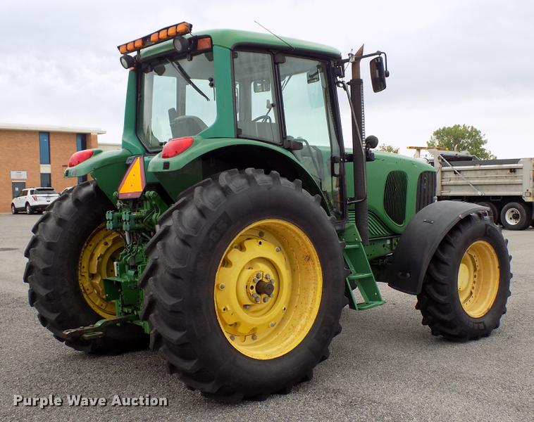 image for item FQ9006 2005 John Deere 7220 MFWD tractor