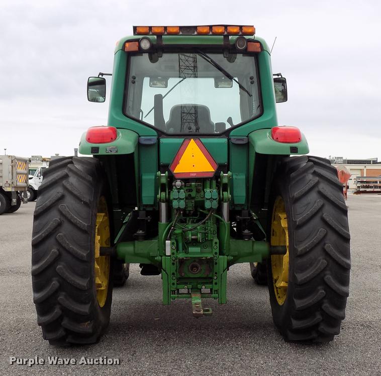 image for item FQ9006 2005 John Deere 7220 MFWD tractor