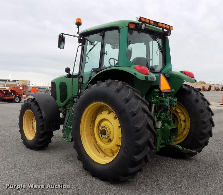 image for item FQ9006 2005 John Deere 7220 MFWD tractor