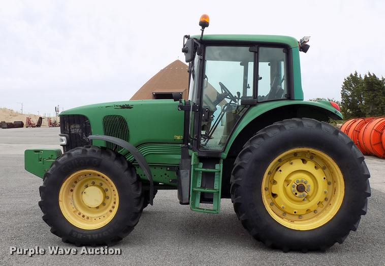 image for item FQ9006 2005 John Deere 7220 MFWD tractor