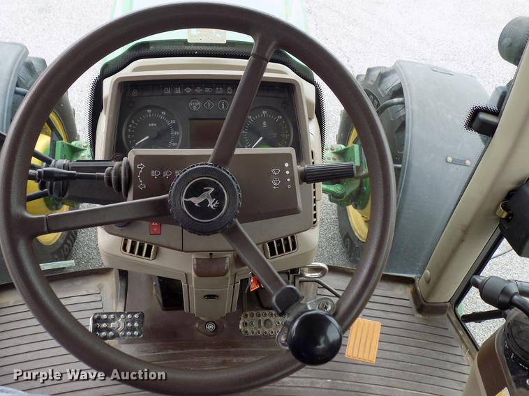 image for item FQ9006 2005 John Deere 7220 MFWD tractor