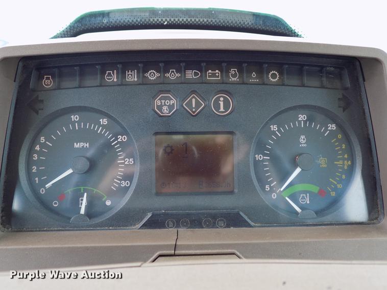 image for item FQ9006 2005 John Deere 7220 MFWD tractor