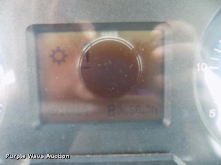 image for item FQ9006 2005 John Deere 7220 MFWD tractor