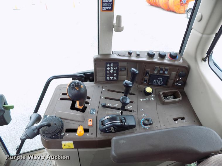 image for item FQ9006 2005 John Deere 7220 MFWD tractor