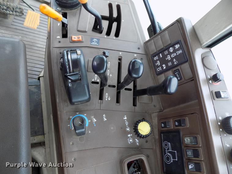 image for item FQ9006 2005 John Deere 7220 MFWD tractor