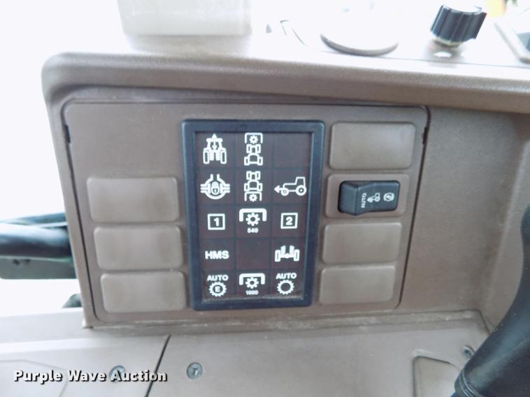 image for item FQ9006 2005 John Deere 7220 MFWD tractor