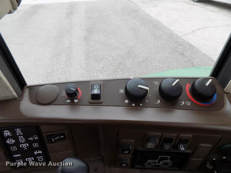 image for item FQ9006 2005 John Deere 7220 MFWD tractor