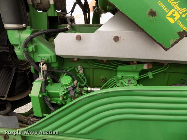 image for item FQ9006 2005 John Deere 7220 MFWD tractor