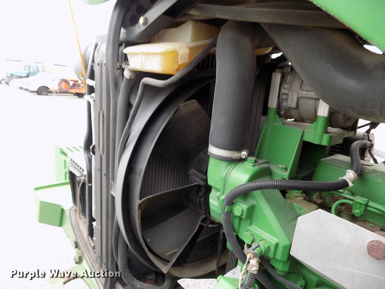 image for item FQ9006 2005 John Deere 7220 MFWD tractor