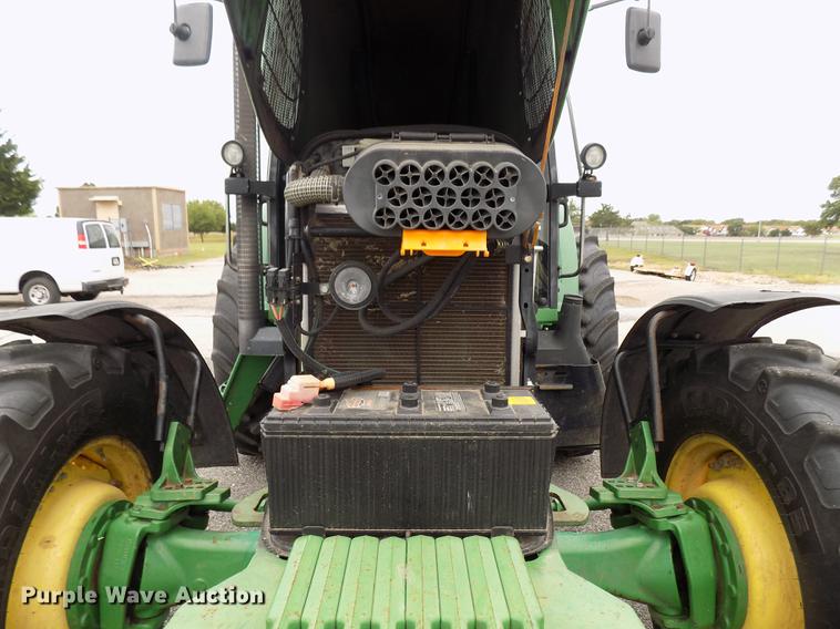 image for item FQ9006 2005 John Deere 7220 MFWD tractor