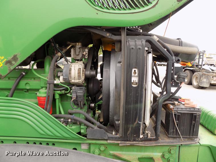 image for item FQ9006 2005 John Deere 7220 MFWD tractor