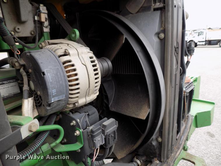 image for item FQ9006 2005 John Deere 7220 MFWD tractor