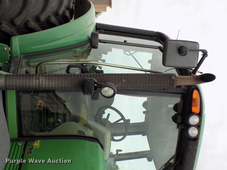 image for item FQ9006 2005 John Deere 7220 MFWD tractor