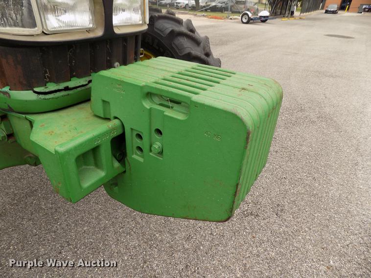 image for item FQ9006 2005 John Deere 7220 MFWD tractor