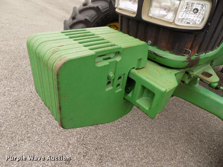 image for item FQ9006 2005 John Deere 7220 MFWD tractor