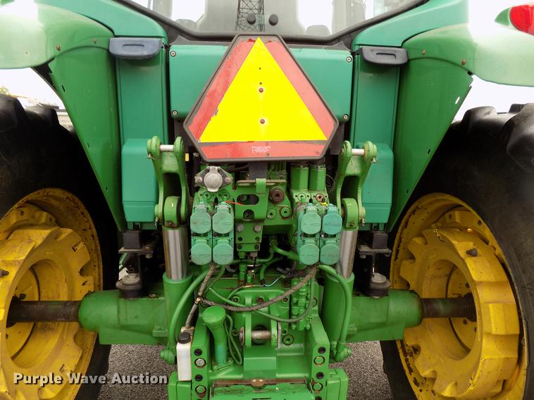 image for item FQ9006 2005 John Deere 7220 MFWD tractor