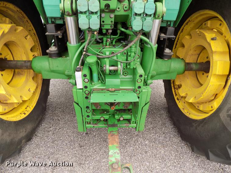 image for item FQ9006 2005 John Deere 7220 MFWD tractor