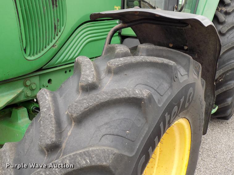 image for item FQ9006 2005 John Deere 7220 MFWD tractor