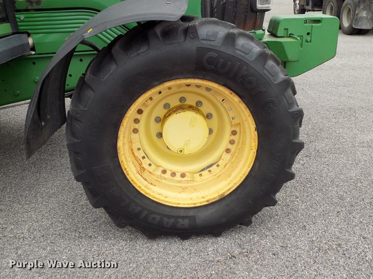 image for item FQ9006 2005 John Deere 7220 MFWD tractor