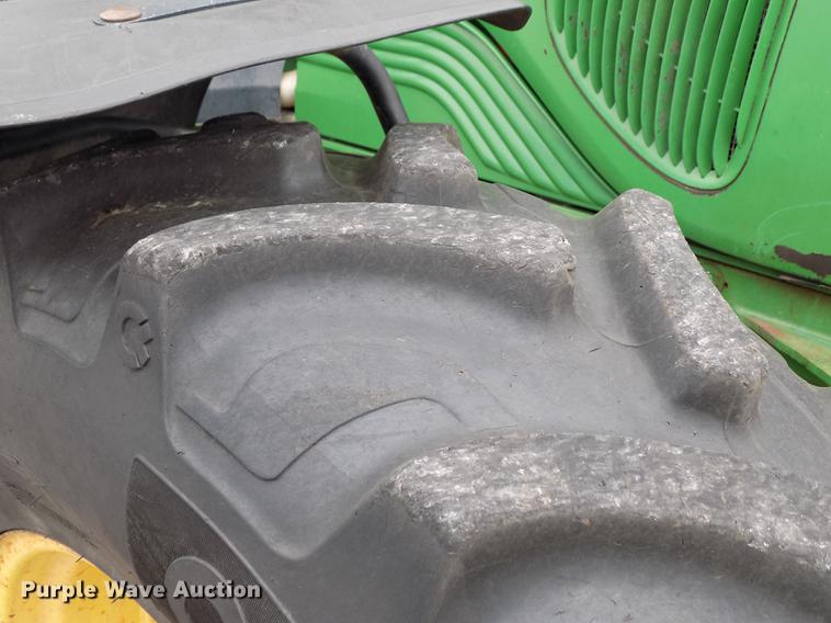 image for item FQ9006 2005 John Deere 7220 MFWD tractor