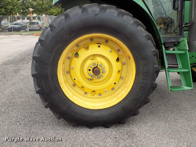 image for item FQ9006 2005 John Deere 7220 MFWD tractor