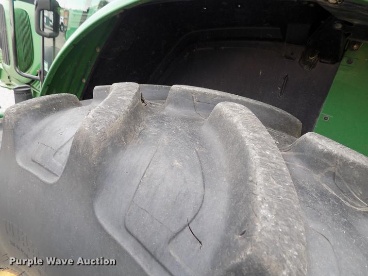 image for item FQ9006 2005 John Deere 7220 MFWD tractor